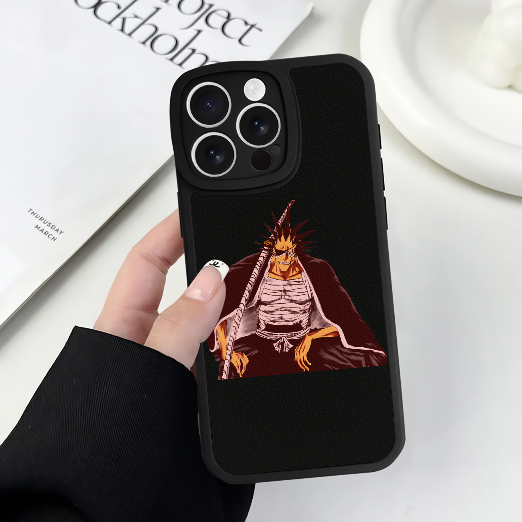 （画像用） ブリーチ ざらき けんぱち BLEACH Zaraki Kenpachi 【iPhone 16シリーズ対応】シリコンスマホケース（レザー調） 材質：シリコン